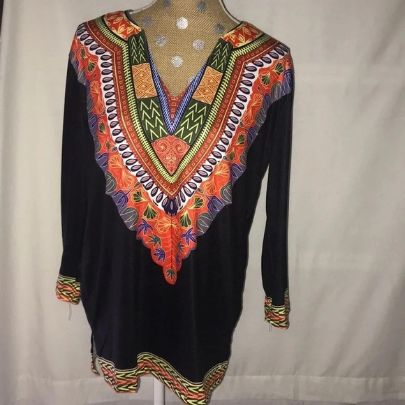 Black 3/4 Sleeve With Printed V-Neck and Trim of Blouse Size Small New No Tag - Picture 1 of 3